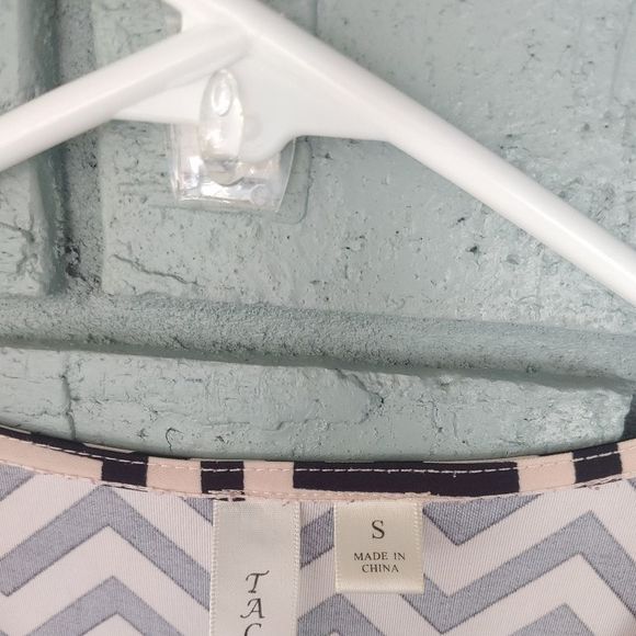 Tacera chevron zip up top size small - Picture 4 of 5